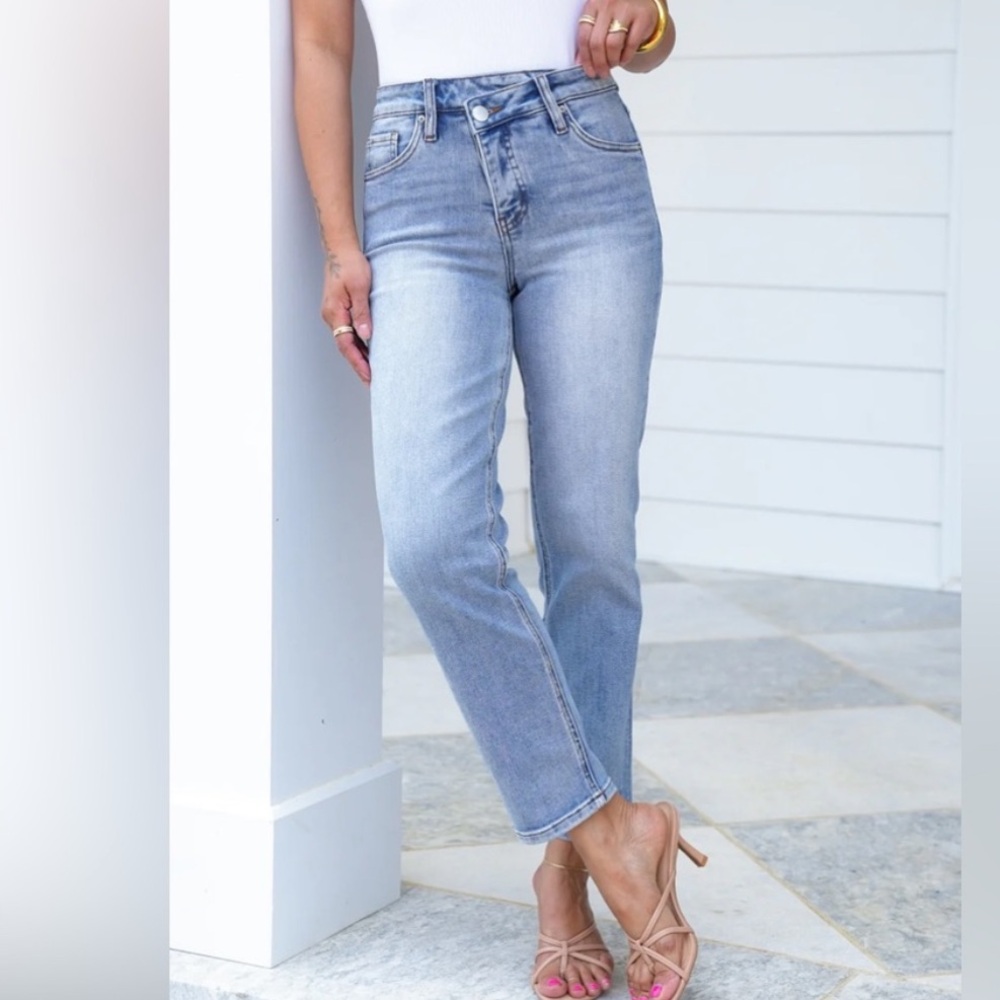 NWT RFM Dylan Light Blue Straight Leg Jeans